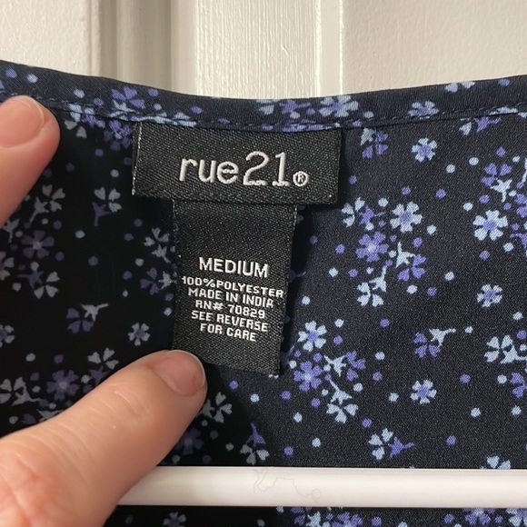 7 Tops $25/ Rue 21 Paisley Tank Top with Scoop Neck. Size Medium - Picture 2 of 5